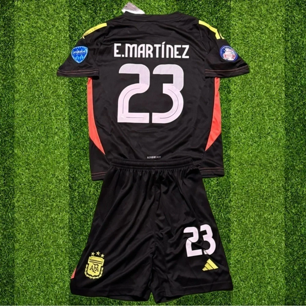 Argentina Goalkeeper Dibu E.Martinez Copa America champions kids set - Picture 2 of 2